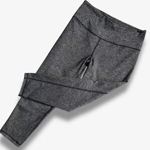 Victoria's Secret VSX Sport Knockout Capri Crop Legging Gray Black Pant Sz MED